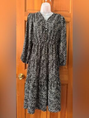 010- NY Collection Black and Cream Long Sleeve Tiered Maxi Dress